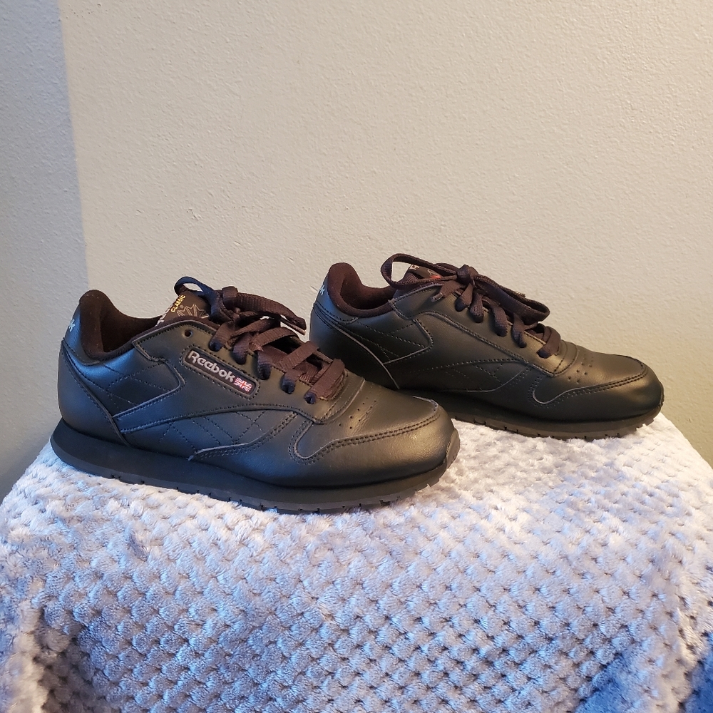 Reebok Classic Black Kids Size 5 NWOT
